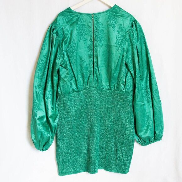 NWT Miss Lola Plus Sz 2X Dress Green Satin Smocked Floral Plunging V Neck Dress - Picture 5 of 9